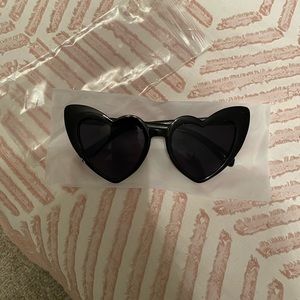 Black cat eye heart sunglasses